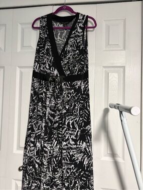 Susan Lawrence Black and White V-Neck Maxi Dress with Belt Size 2x